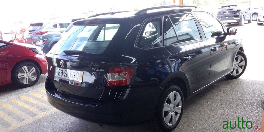 2017' Skoda Fabia Break photo #2