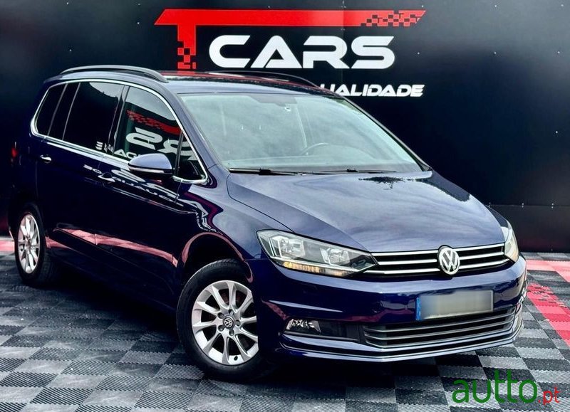 2019' Volkswagen Touran photo #6