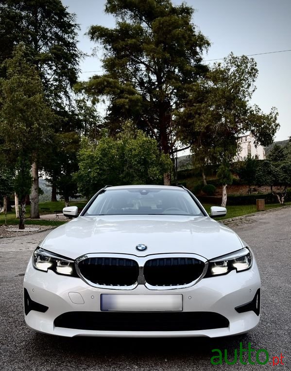 2019' BMW 318 photo #4