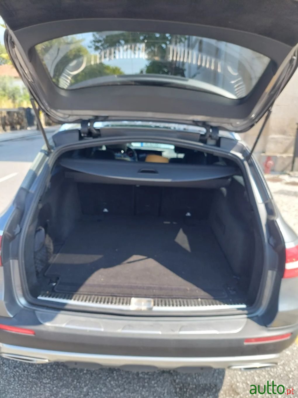 2017' Mercedes-Benz E-220 photo #5