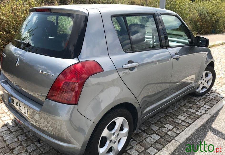 2005' Suzuki Swift 1.3 Glx photo #2