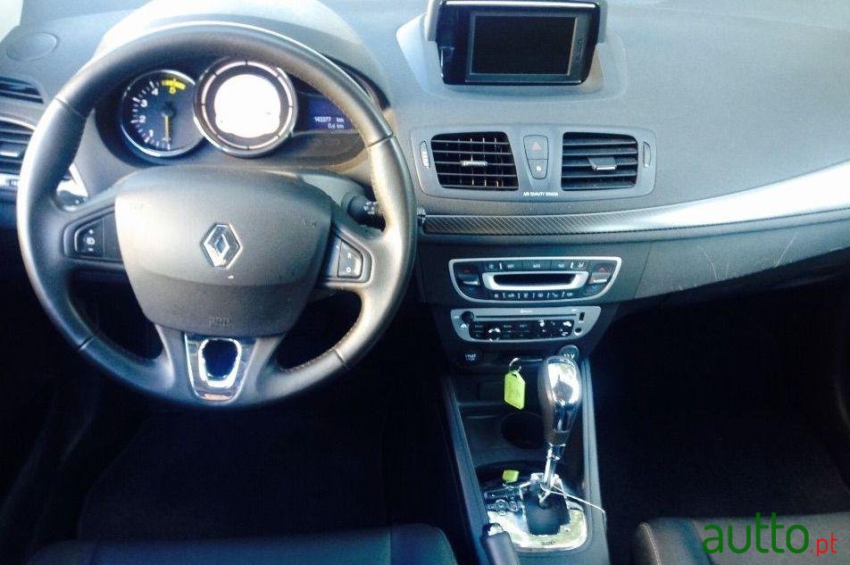 2013' Renault Megane Sport Tourer photo #3