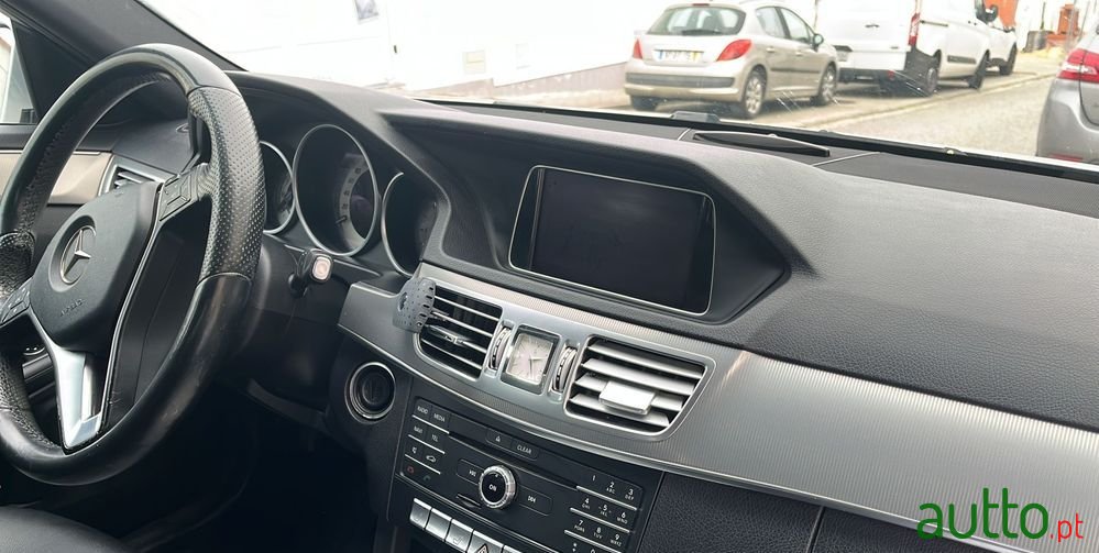 2015' Mercedes-Benz E 300 photo #3