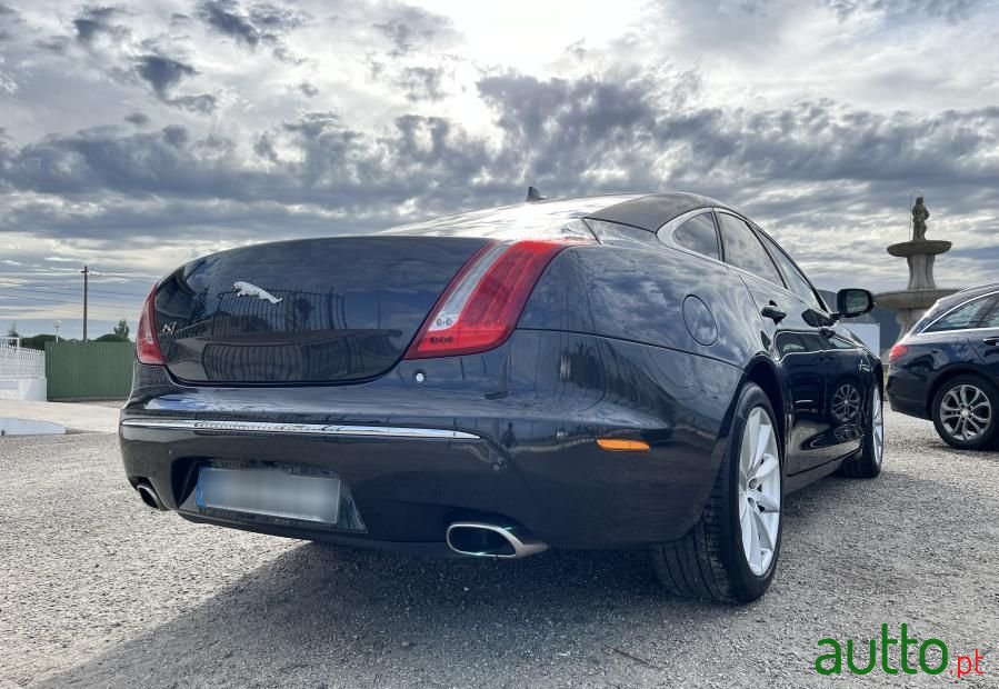 2014' Jaguar XJ photo #3