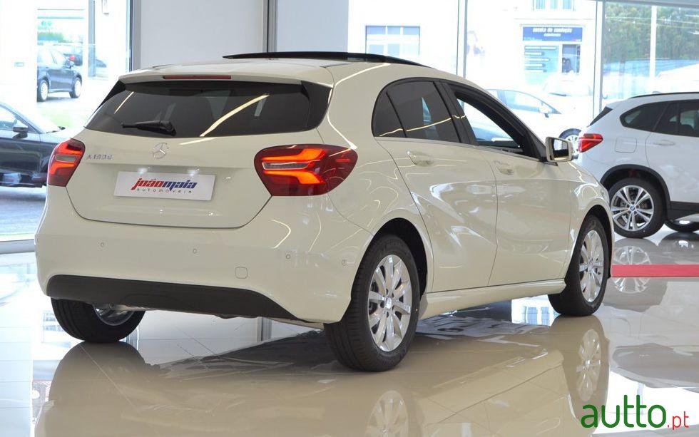 2016' Mercedes-Benz A 180 d Style photo #1