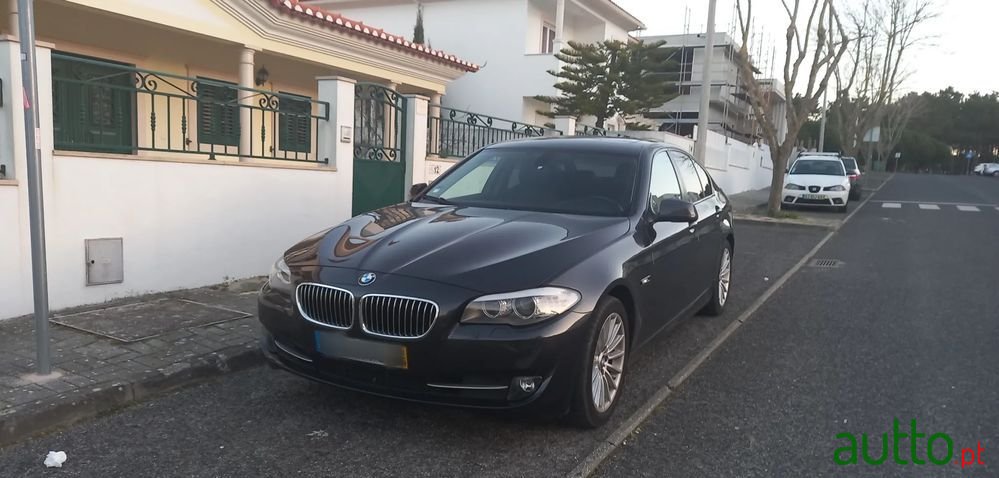 2011' BMW 530 photo #2