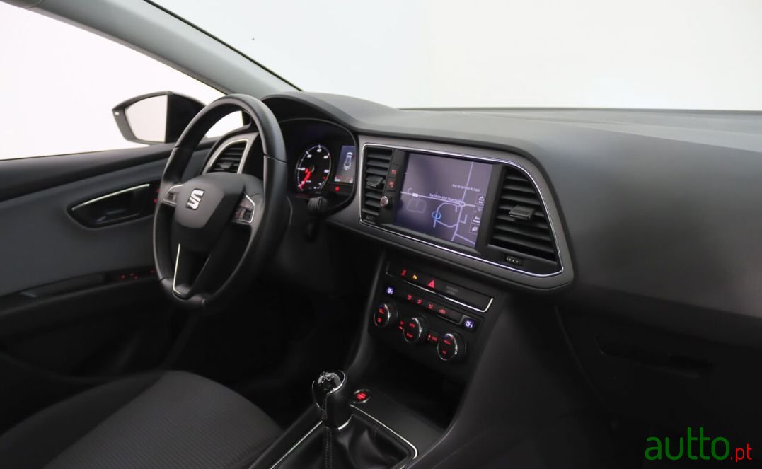 2020' SEAT Leon St photo #4
