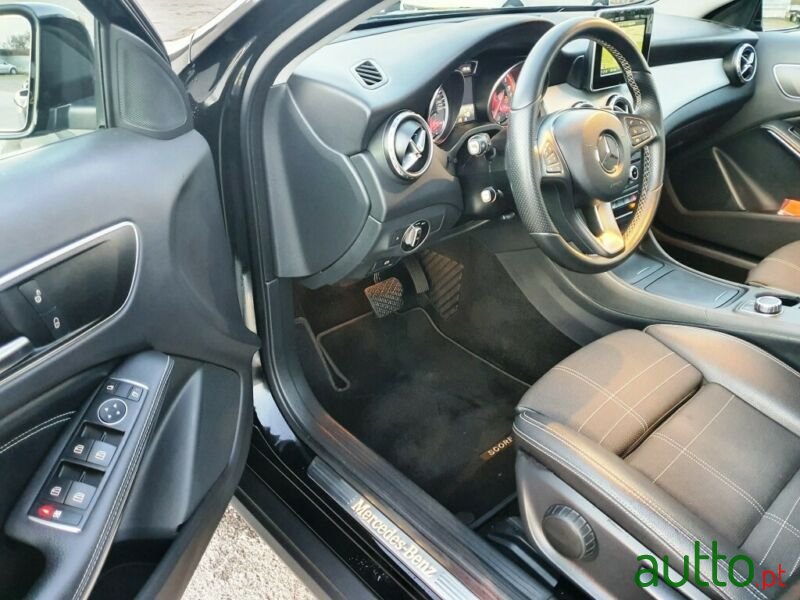 2016' Mercedes-Benz GLK 200 photo #2