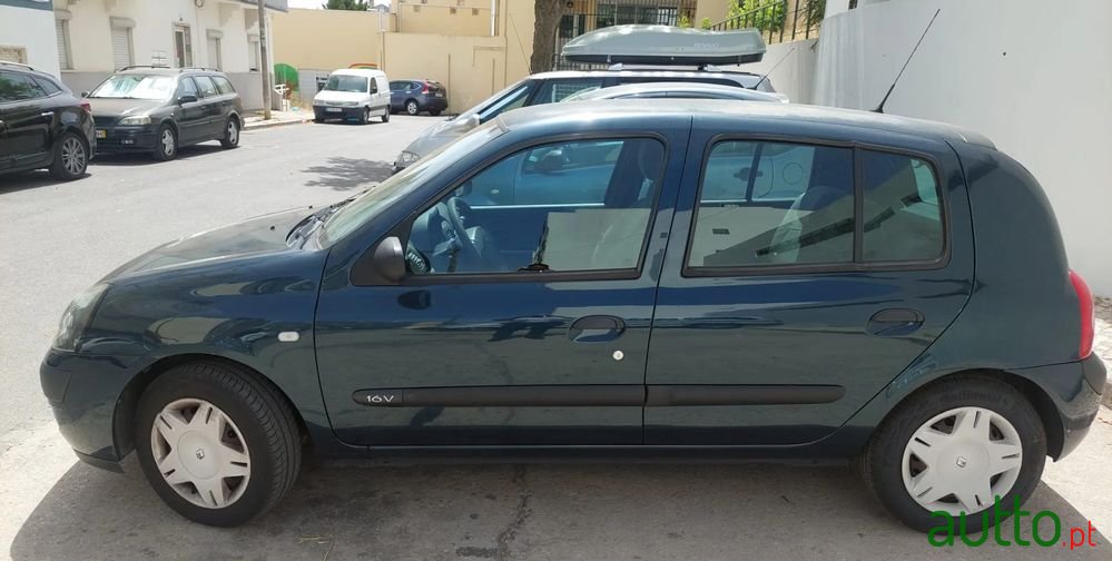 2004' Renault Clio photo #2