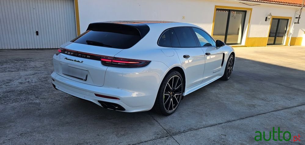 2017' Porsche Panamera Sport Turismo photo #3