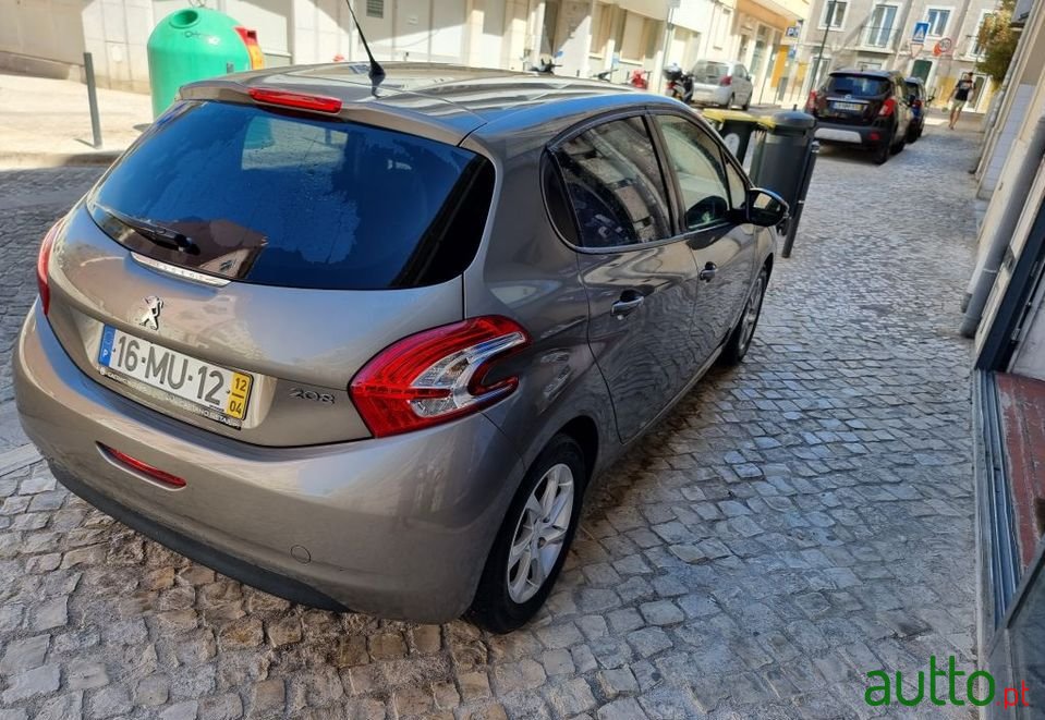 2012' Peugeot 208 photo #6