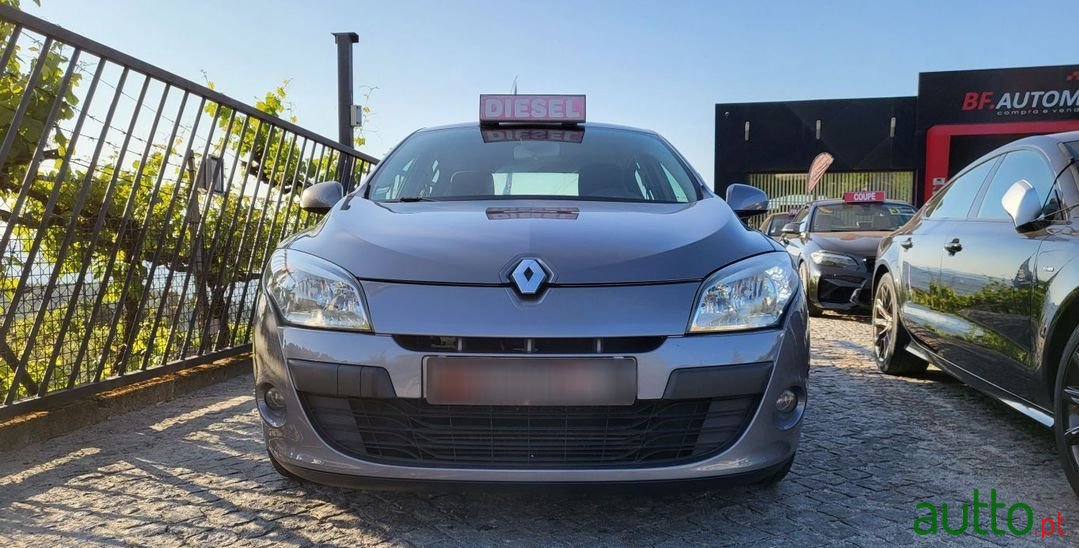 2010' Renault Megane Ver-1-5-Dci-Dynamique photo #6