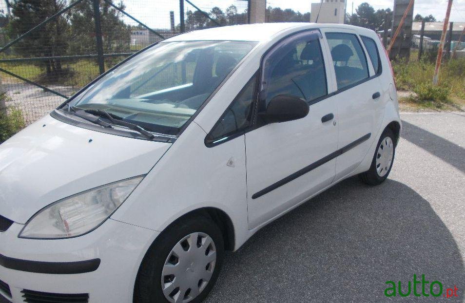 2005' Mitsubishi Colt Gasolina photo #3