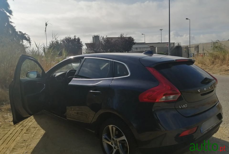 2015' Volvo V40 photo #2