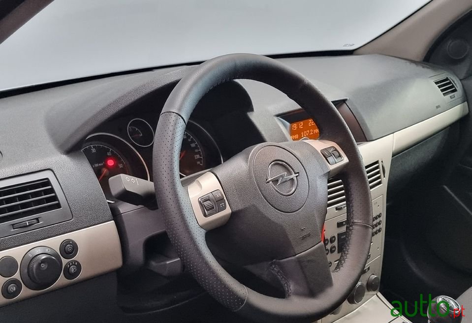 2007' Opel Astra Caravan photo #5