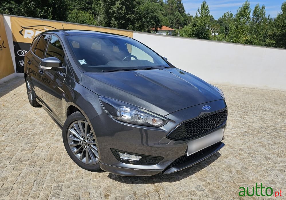 2017' Ford Focus photo #1