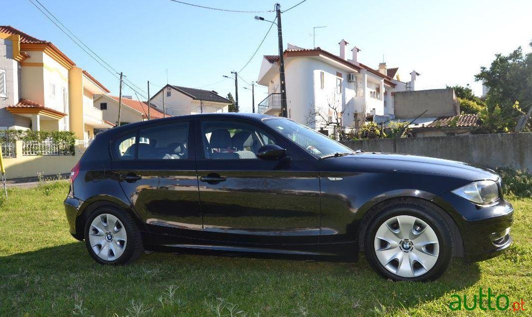 2008' BMW 118 118D photo #1