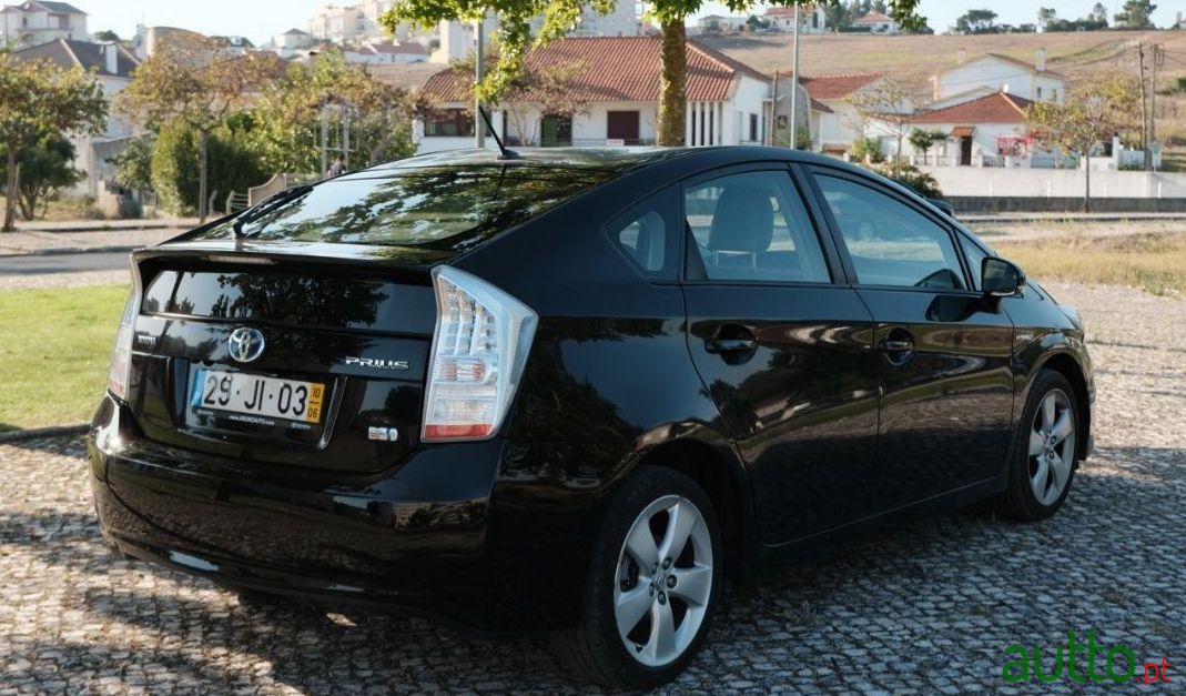 2010' Toyota Prius Premium photo #3