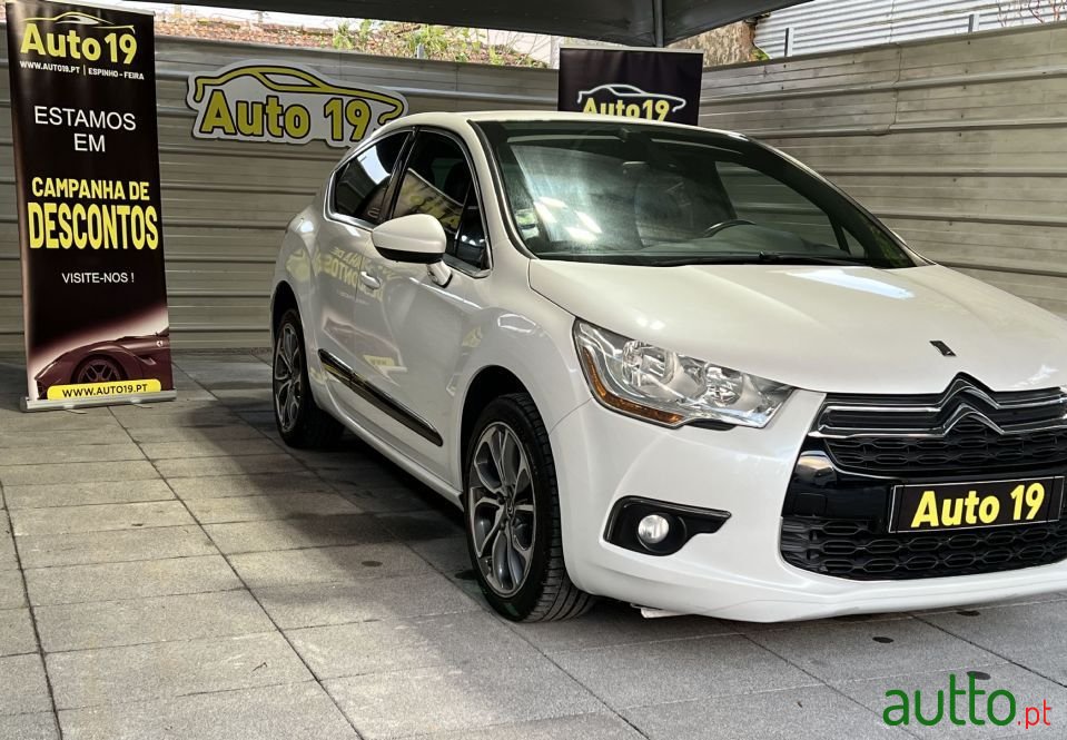 2011' Citroen DS4 photo #3