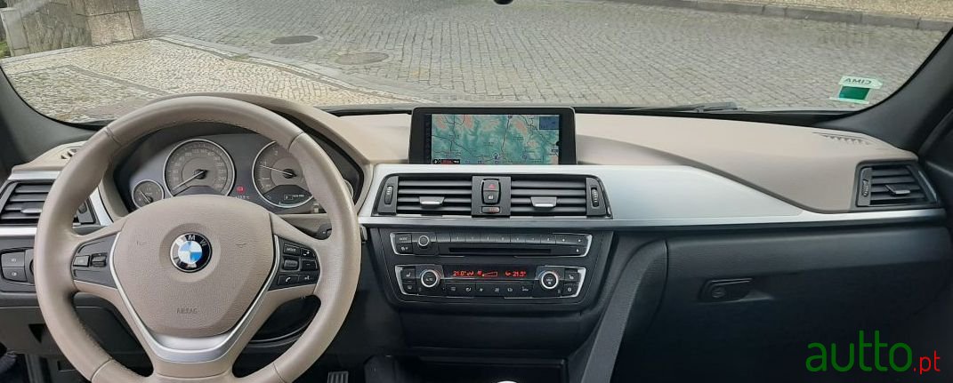 2012' BMW 320 photo #2