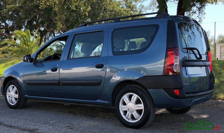 2008' Dacia Logan Mcv 7 photo #3