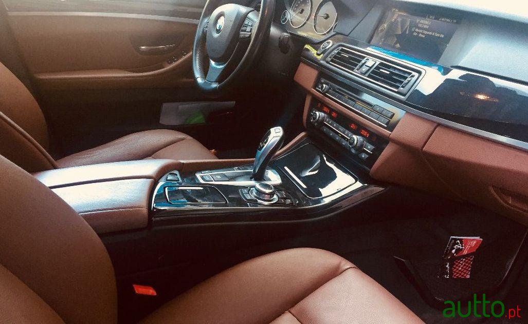 2013' BMW 520 photo #2