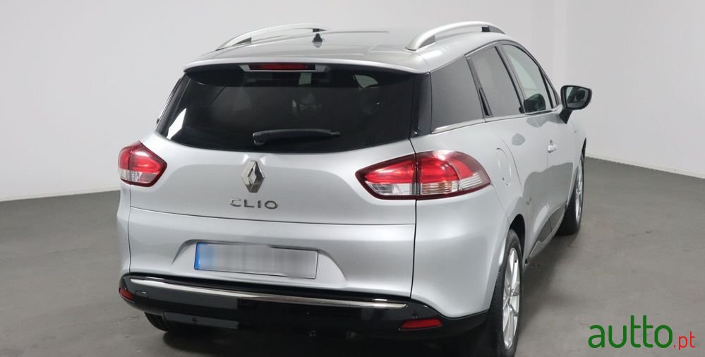 2020' Renault Clio Sport Tourer photo #4