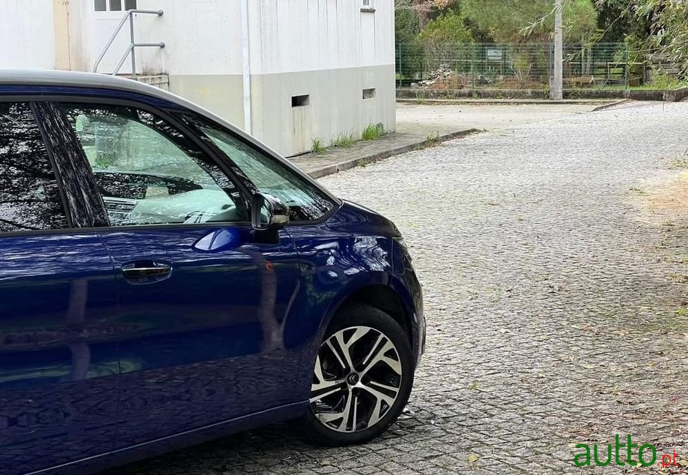 2019' Citroen Grand C4 SpaceTourer photo #6