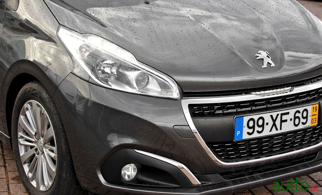 2019' Peugeot 208 photo #2