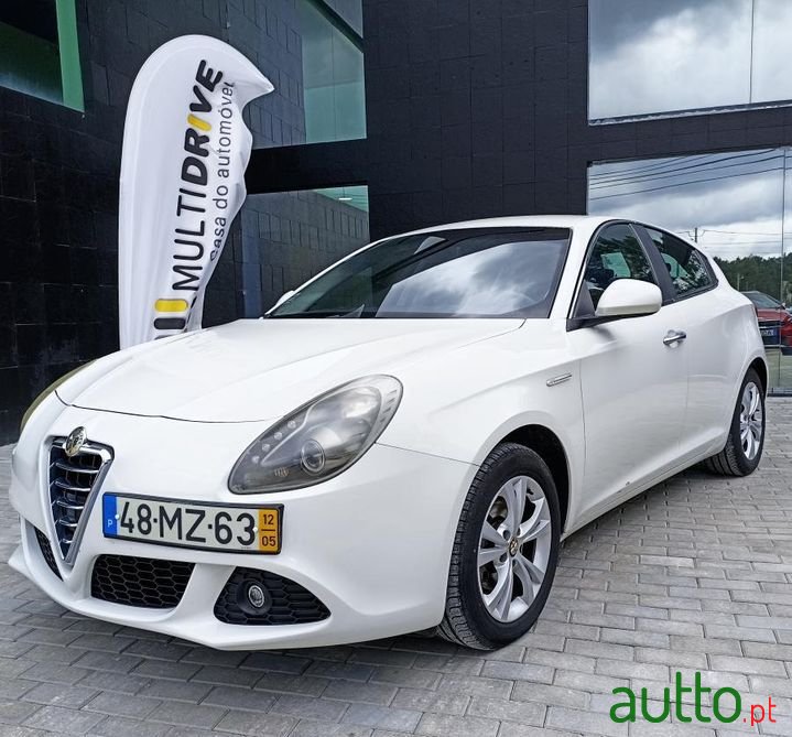 2012' Alfa Romeo Giulietta photo #1