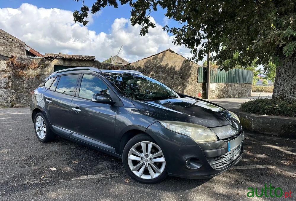 2010' Renault Mégane Sport Tourer photo #1