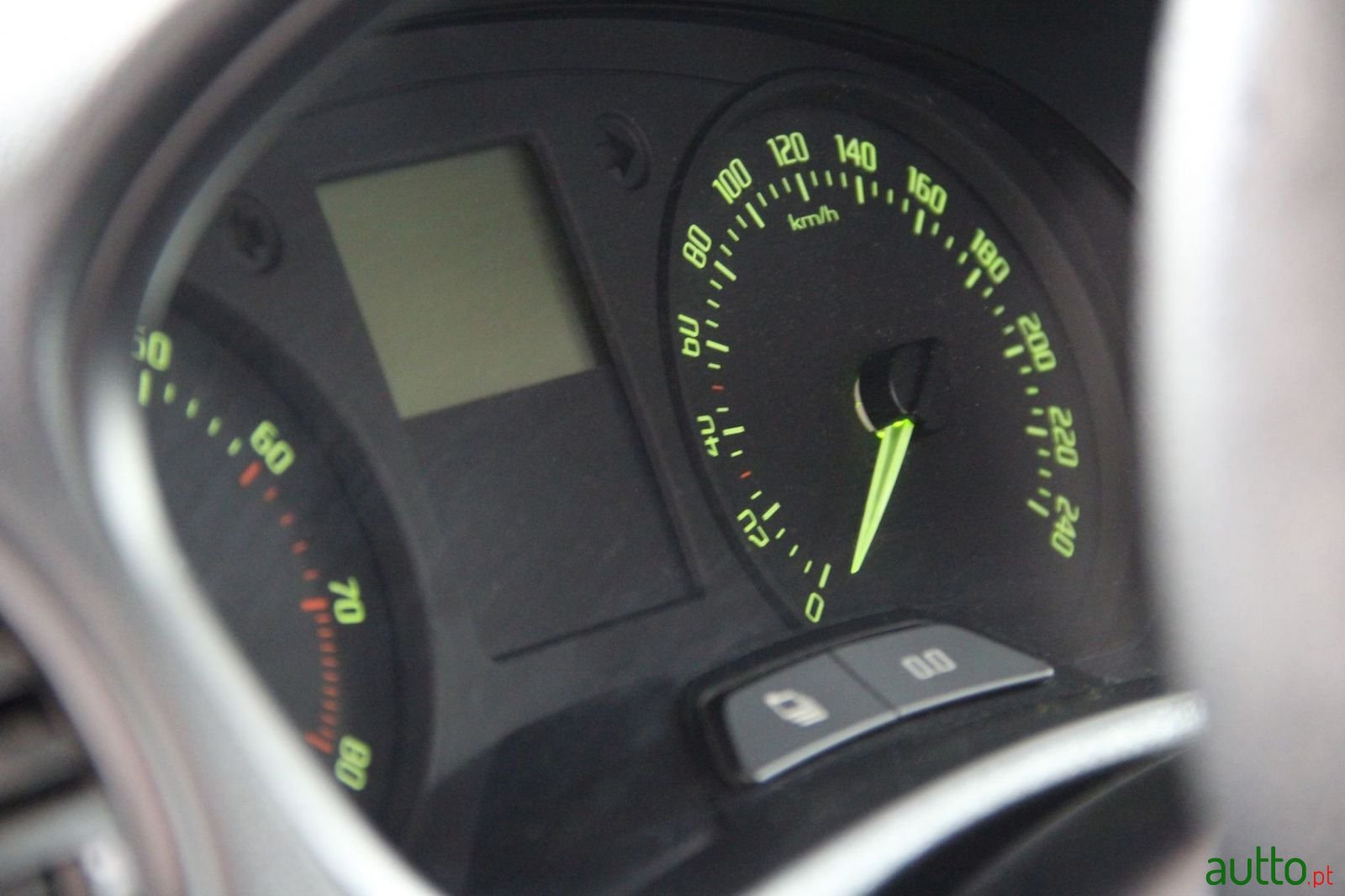 2011' Skoda Fabia Break photo #6