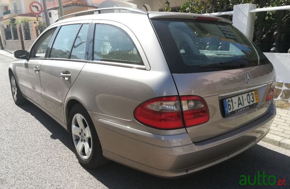2003' Mercedes-Benz E-220 photo #4