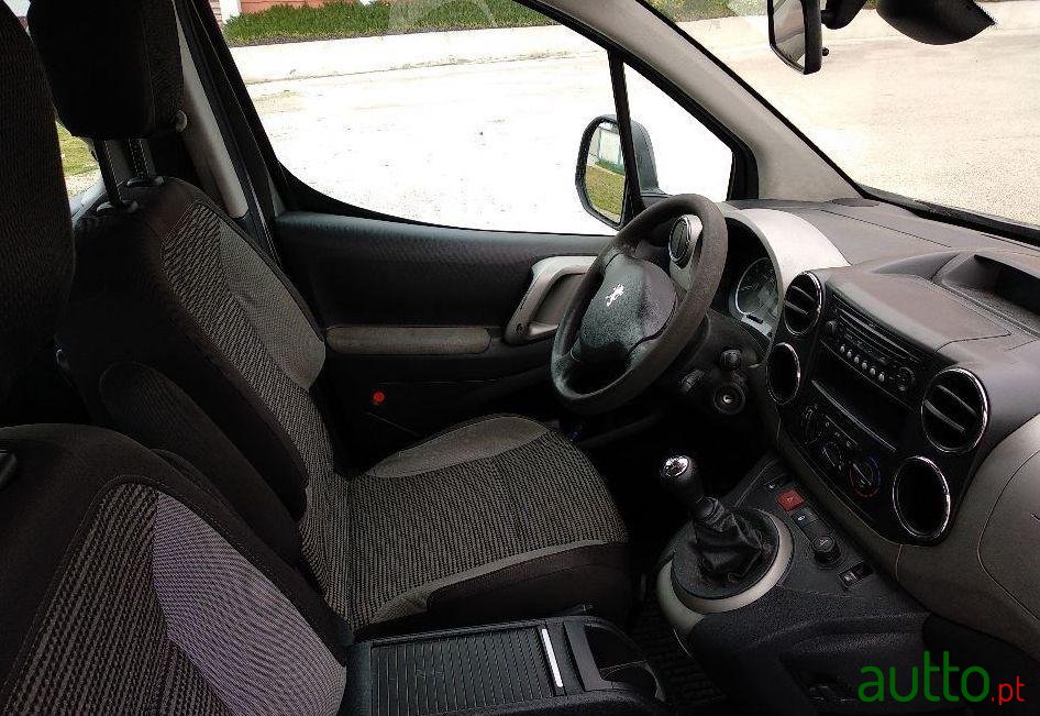 2009' Peugeot Partner photo #2