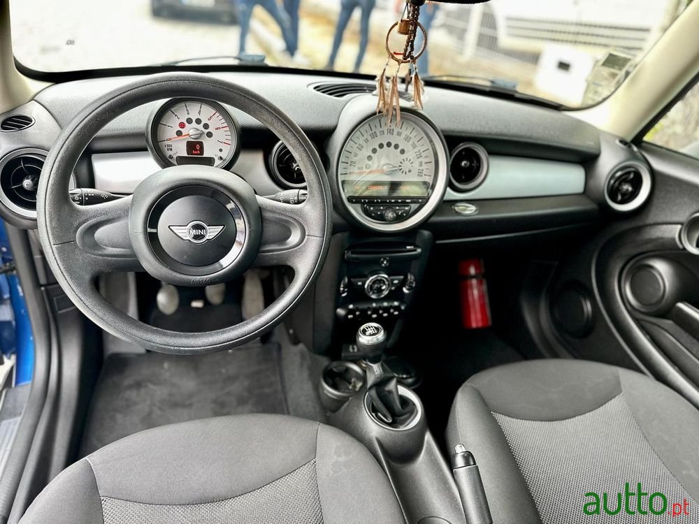 2012' MINI One D photo #2