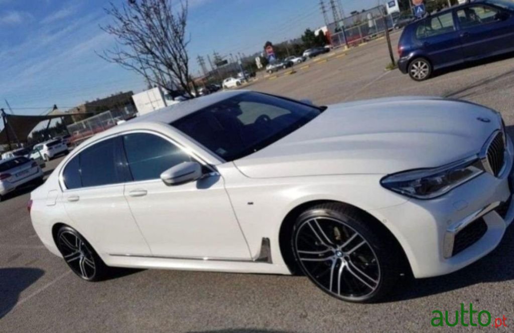 2018' BMW 730 photo #1
