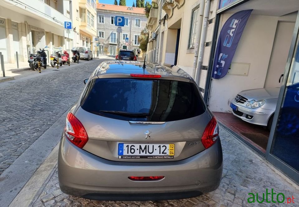 2012' Peugeot 208 photo #5