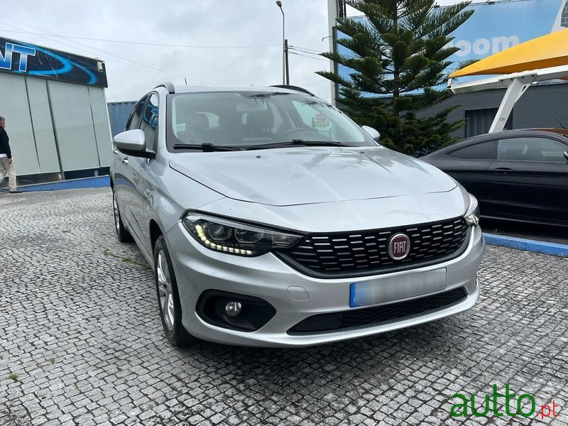 2020' Fiat Tipo Station Wagon photo #2