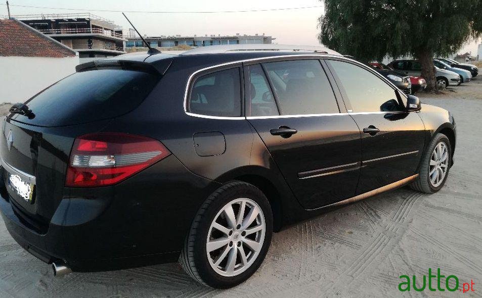 2011' Renault Laguna Break photo #3