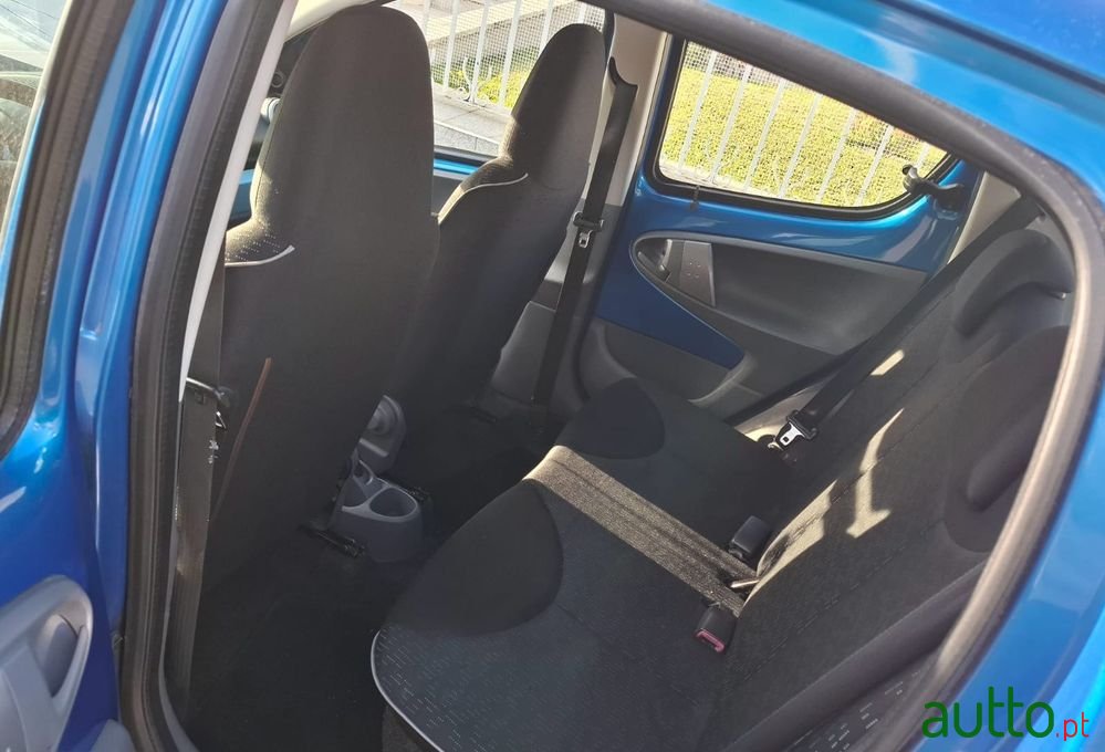 2010' Peugeot 107 1.0 Trendy photo #3