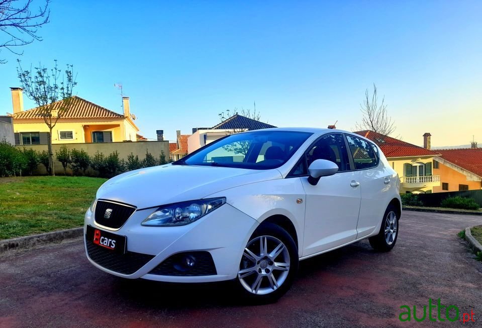 2010' SEAT Ibiza photo #1
