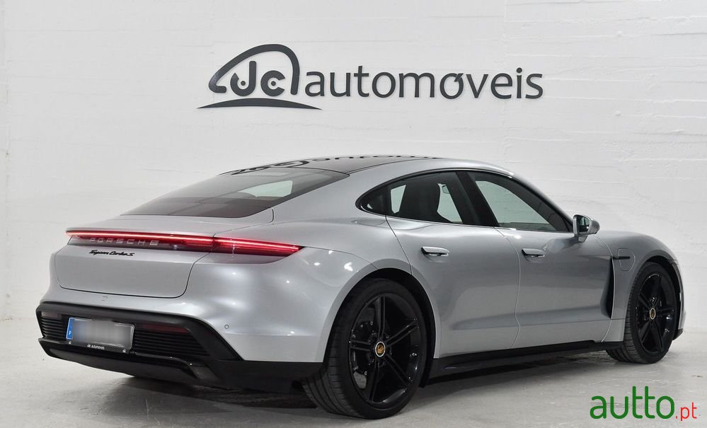 2022' Porsche Taycan Turbo S photo #2