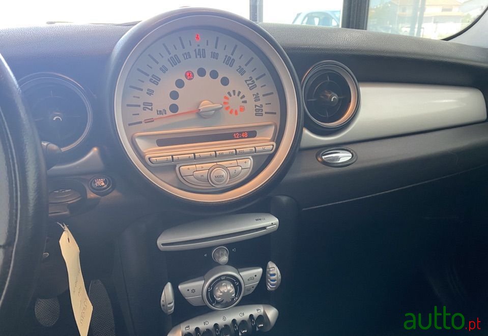 2010' MINI Cooper photo #5