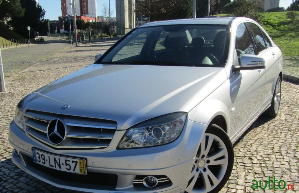 2011' Mercedes-Benz C-220 photo #3