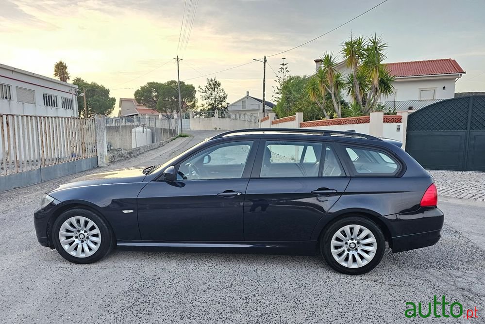 2010' BMW 320 D Touring Navigation photo #2