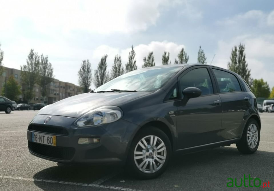 2013' Fiat Punto Evo photo #1