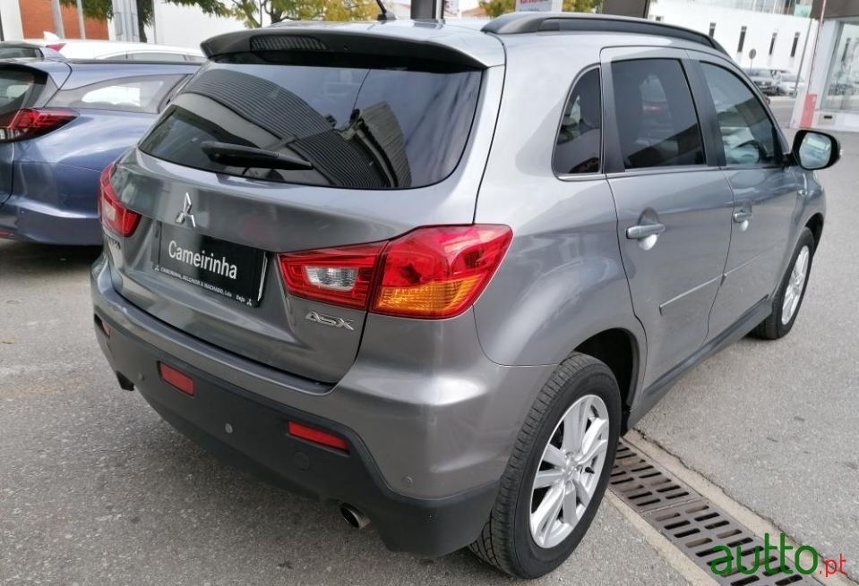 2013' Mitsubishi ASX photo #3