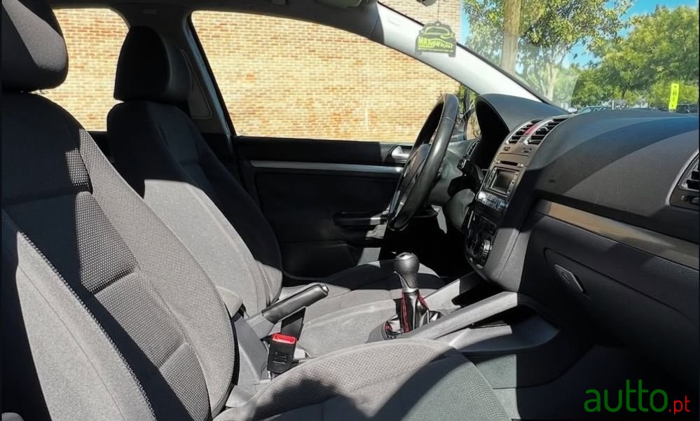 2008' Volkswagen Golf photo #5