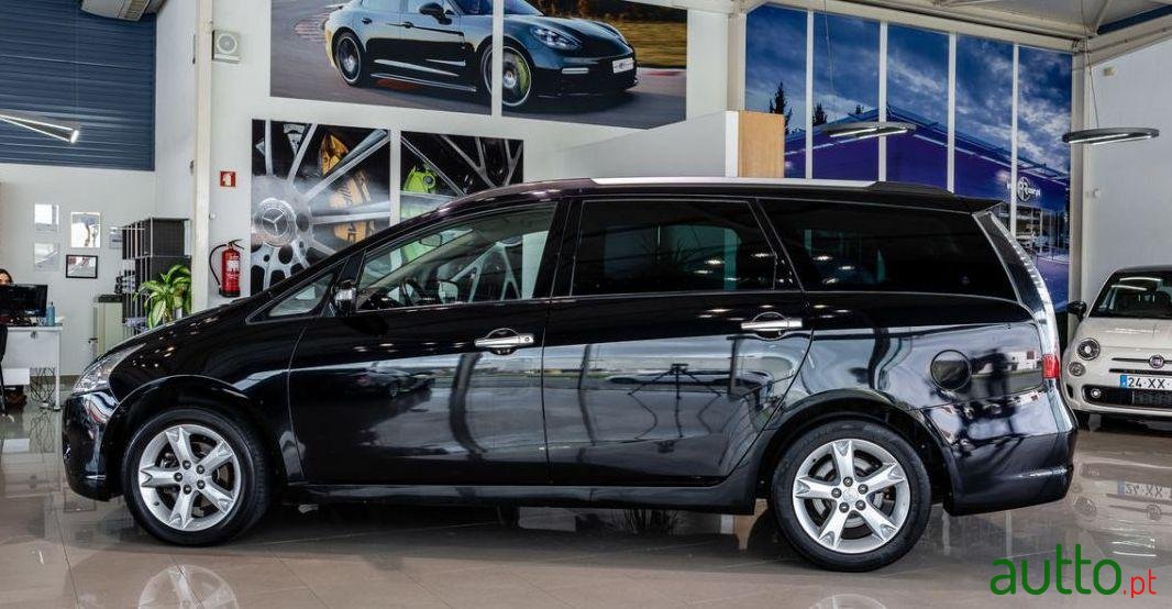 2008' Mitsubishi Grandis photo #3