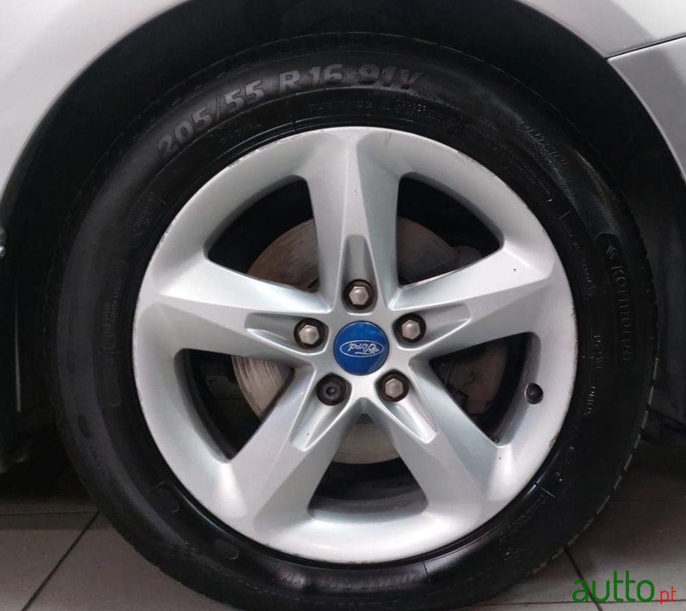 2011' Ford Focus 1.6 Tdci Trend photo #6